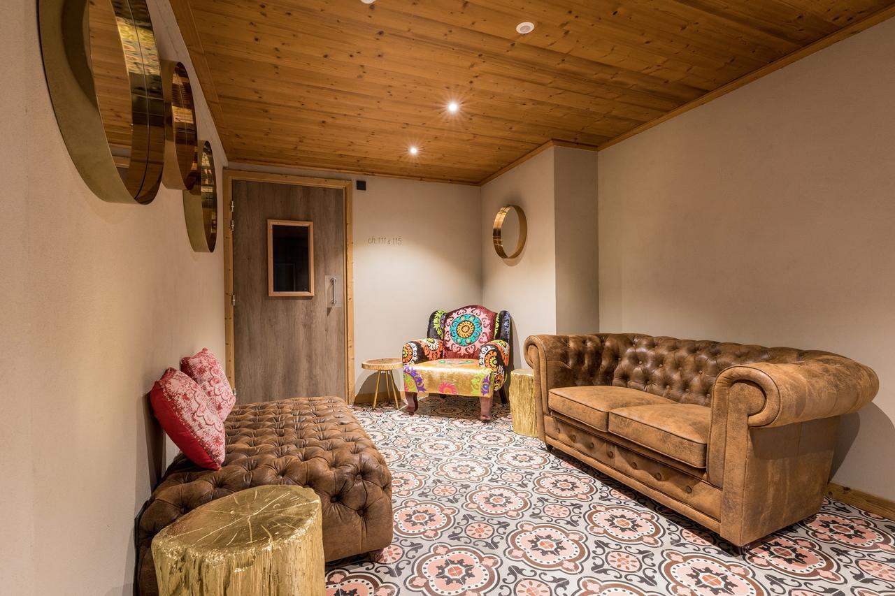 Les Cabanes De La Maison Rouge FRENCH ALPS Bagian luar foto